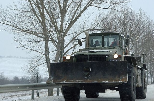 Временно спряха тировете по „Люлин” и „Хемус” заради снега