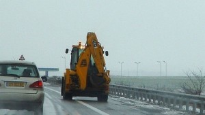 Мокри пътища жълт код заради силен вятър