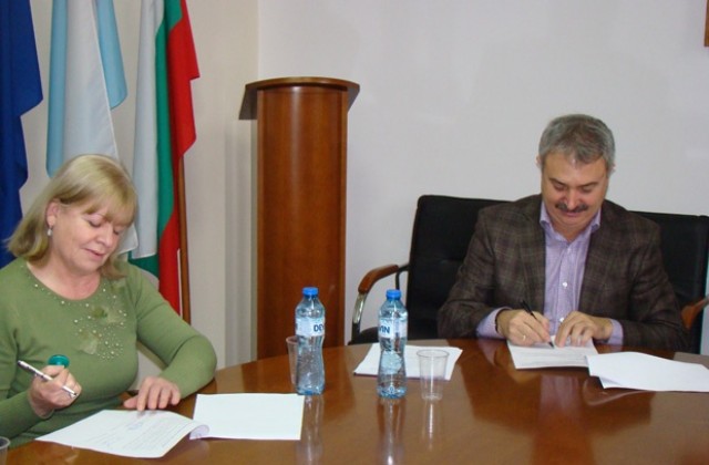 Златко Живков подписа с учителите