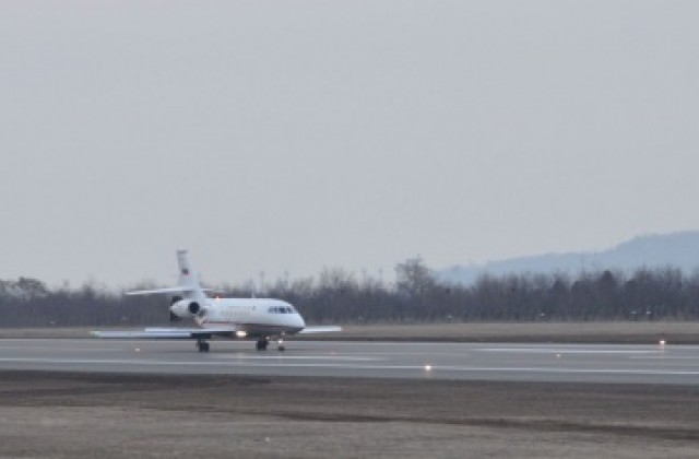 Започнаха тестовите полети на новата писта на летище Варна