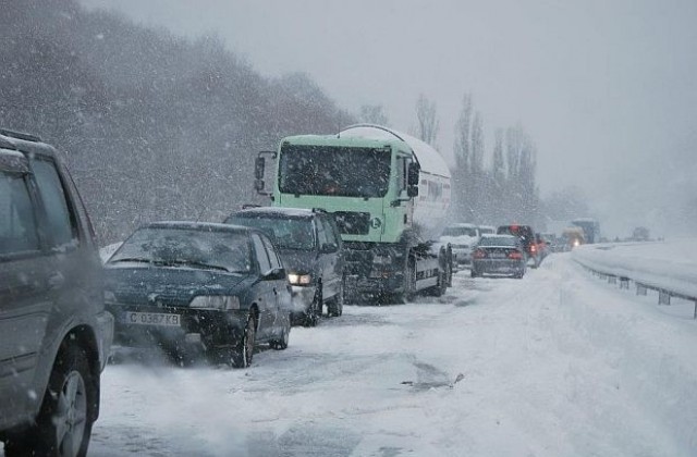 ТИР-ове затвориха пътя Русе - Бяла