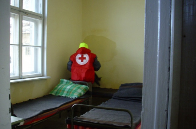 Временен нощен зимен подслон осигурява 15 легла за бездомници