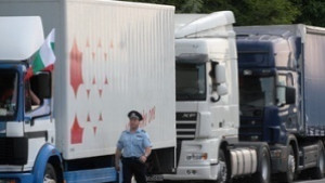 170 ТИРа чакат да преминат Дунав мост