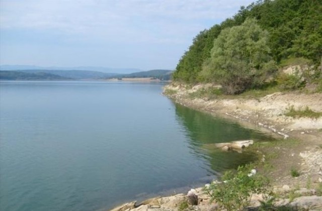 Забраняват риболова през 2012 г. в определени рибностопански обекти в страната