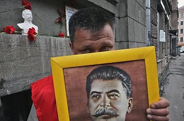 Продават бронзова отливка от смъртна маска на Сталин