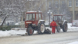 Кметът изкара цялата снегопочистваща техника по улиците