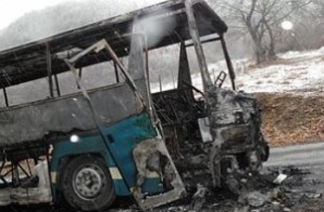 Автобус с шивачки се запали в движение