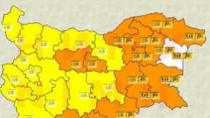 И във Варна заваля сняг оранжев код за цялата област