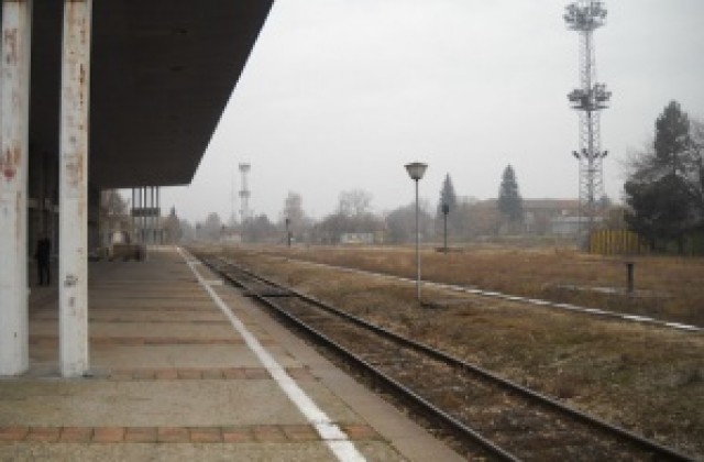 Влакът от София пътува със 200 минути закъснение