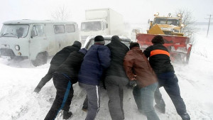 Тежки зимни условия в страната не тръгвайте на път