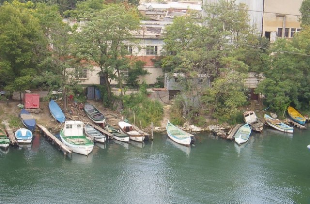 Прехвърлиха рибарското пристанище във Варна към земеделското министерство