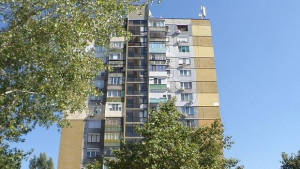Младеж се хвърли от блокаубиец