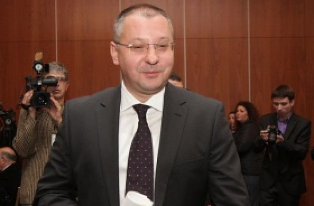 Станишев: Необходими са незабавни мерки за растеж и работни места