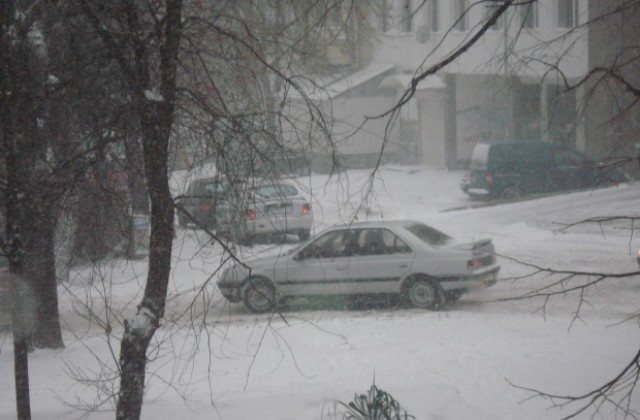 Старозагорци: Къде са снегорините, градът е в ужасно състояние