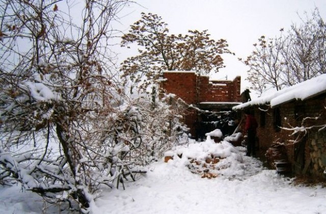 Пробиват снежни преспи в симитлийски села