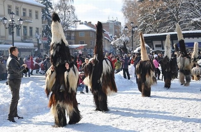 В Перник започва фестивалът „Сурва 2012