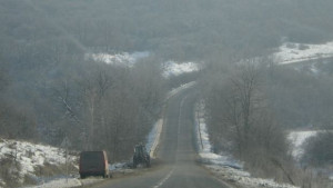 Остава в сила забраната за ТИРове