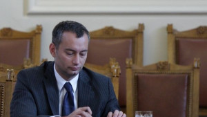 Младенов обеща че ще останем данъчно независими ако влезем в