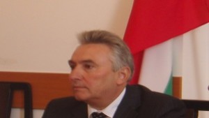 Областният заплаши с уволнение шефката на Пътното