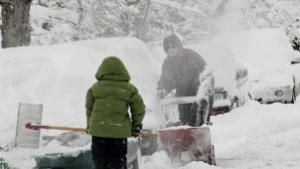 Сираци чистят безвъзмездно сняг в Шемшево