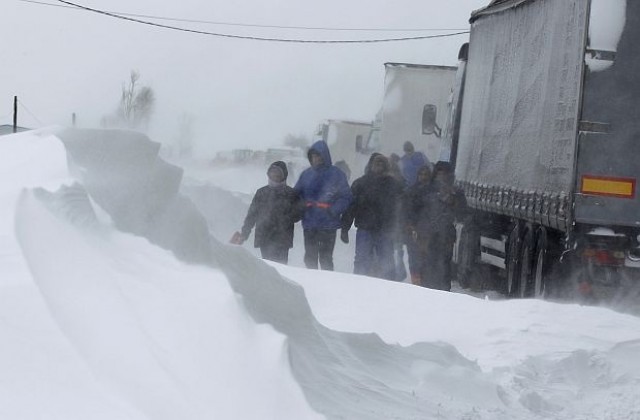 Затрупана от снега в Румъния българка е починала