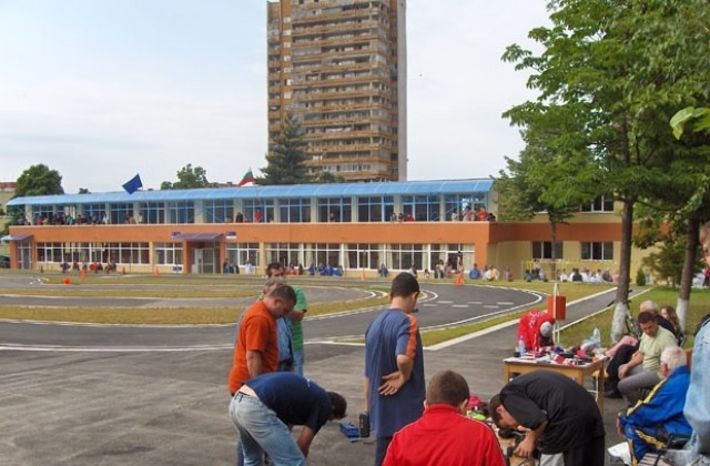 Българската федерация по автомоделни спортове отчита днес годината