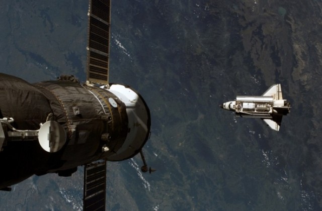 Товарният кораб „Прогрес” се скачи с МКС
