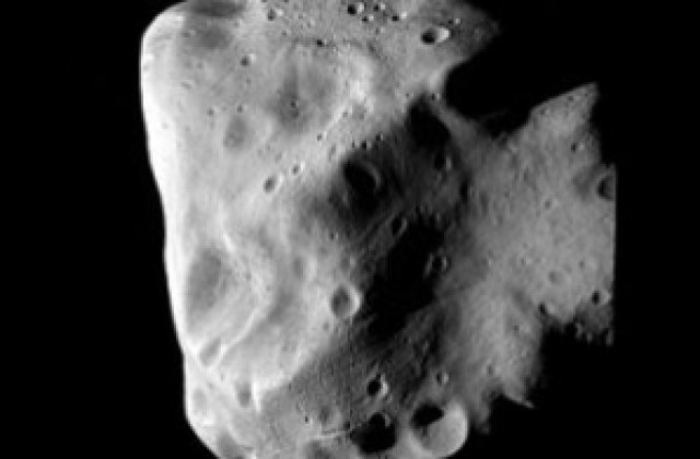 Астероид като автобус мина покрай Земята