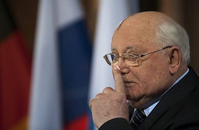 Горбачов предлага ликвидиране на самодържавието в Русия