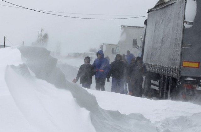 Студът и дълбоките снегове отнеха живота на десетки хора в Европа