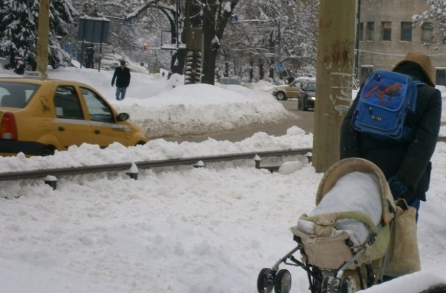 Намаляват лицата със социални помощи