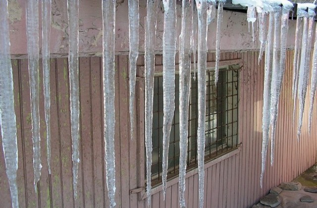 В Димитровград живеещите в центъра да премахват ледените висулки