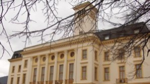 Продават 421 общински жилища