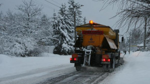 Почистването в София е затруднено но улиците и тротоарите са