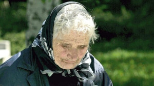 Пенсионери от Аксаково с домашни помощници