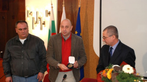 Треньорът Георги Божков беше удостоен с плакет