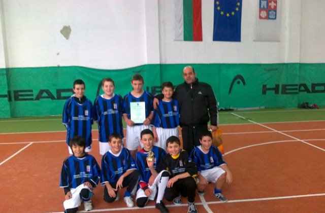 Момчетата на 3-то ОУ спечелиха ученическите игри по футбол в Кюстендил