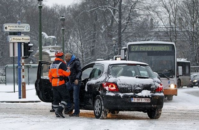 Белгия отбеляза нов рекорд на задръстванията заради снега