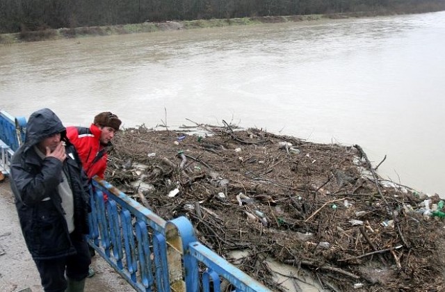 Предупреждават за възможни наводнения в Родопите