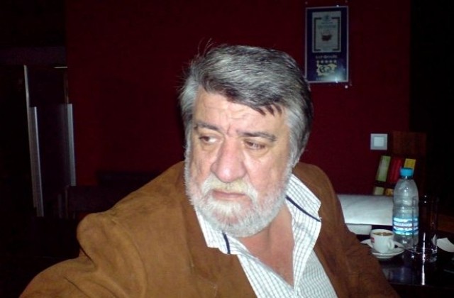 Вежди Рашидов: Не заменям стенопис за тапет, против самодейността съм