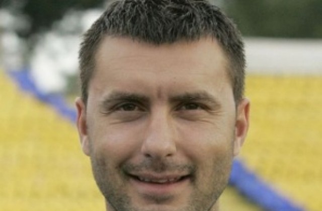 Бачев подписа с Ботев