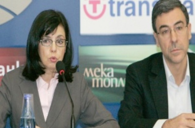 Меглена Кунева: Няма да бързаме да правим партия