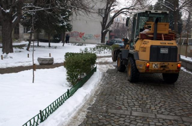 Пловдивските улици обработени със сол и пясък