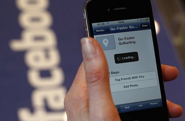 Фейсбук се обръща към мобилните устройства за увеличаване на приходите