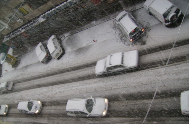 Обилен сняг и виелици през следващите 24 часа