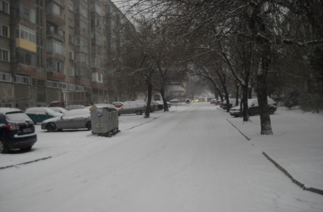Автобусите се движат със закъснение