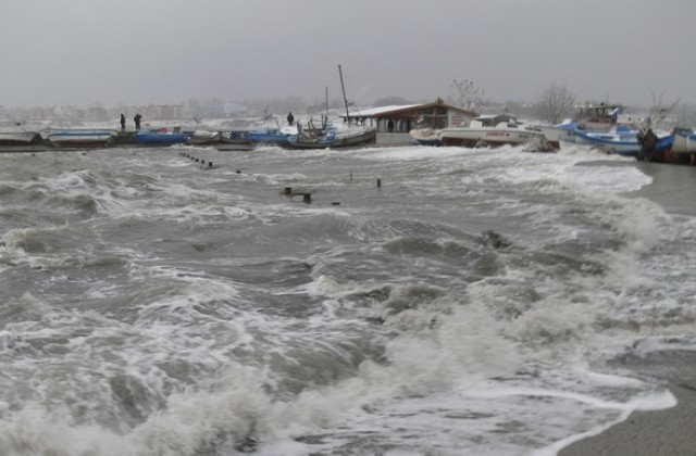 Морето се успокоява