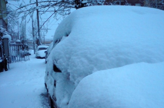 Eкипи не могат да стигнат до болен в откъснато село
