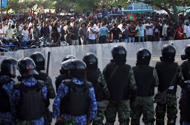 Малдивски съд издаде заповед за задържане на сваления президент