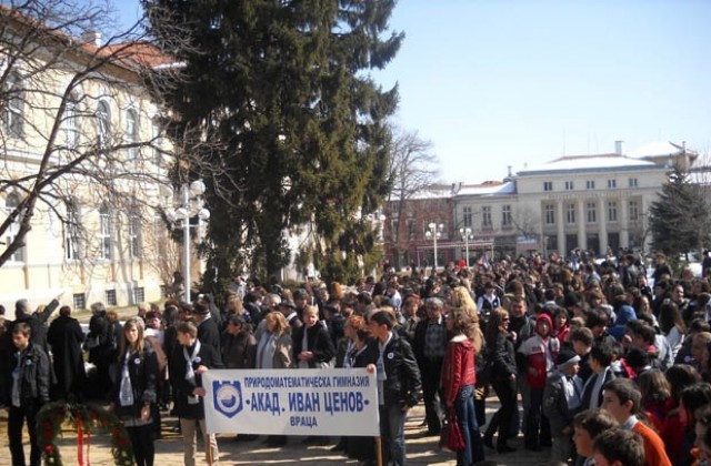 Осмокласник от ПМГ взриви публика със собствена пиеса